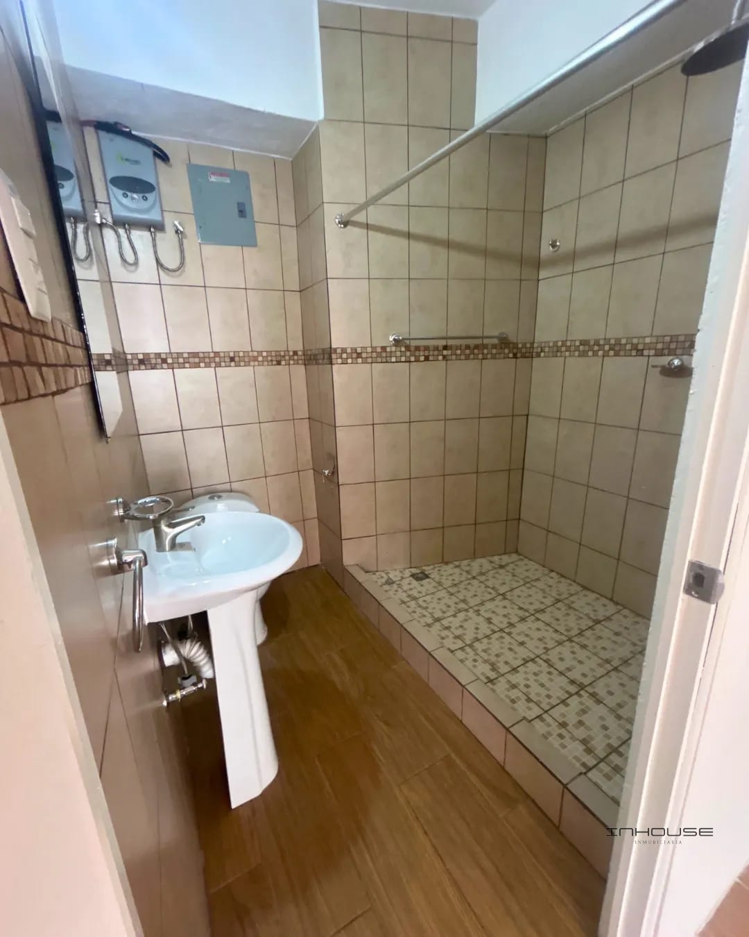 APARTAMENTO EN RENTA AMUEBLADO ZONA 16, LA MONTAÑA — Apartamento en Alquiler en Zona 16, Guatemala, Ciudad — foto 3 de 5