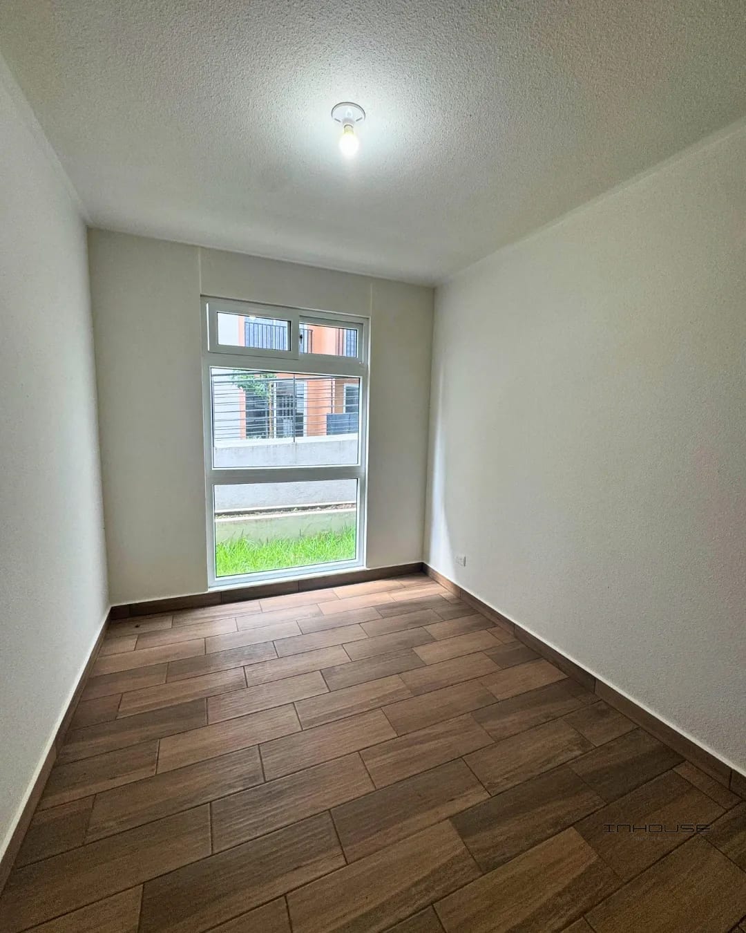 APARTAMENTO EN VENTA ZONA 16 -LARES- EN PRIMER NIVEL CON JARDIN — Apartamento en Venta en Zona 16, Guatemala, Ciudad — foto 3 de 10