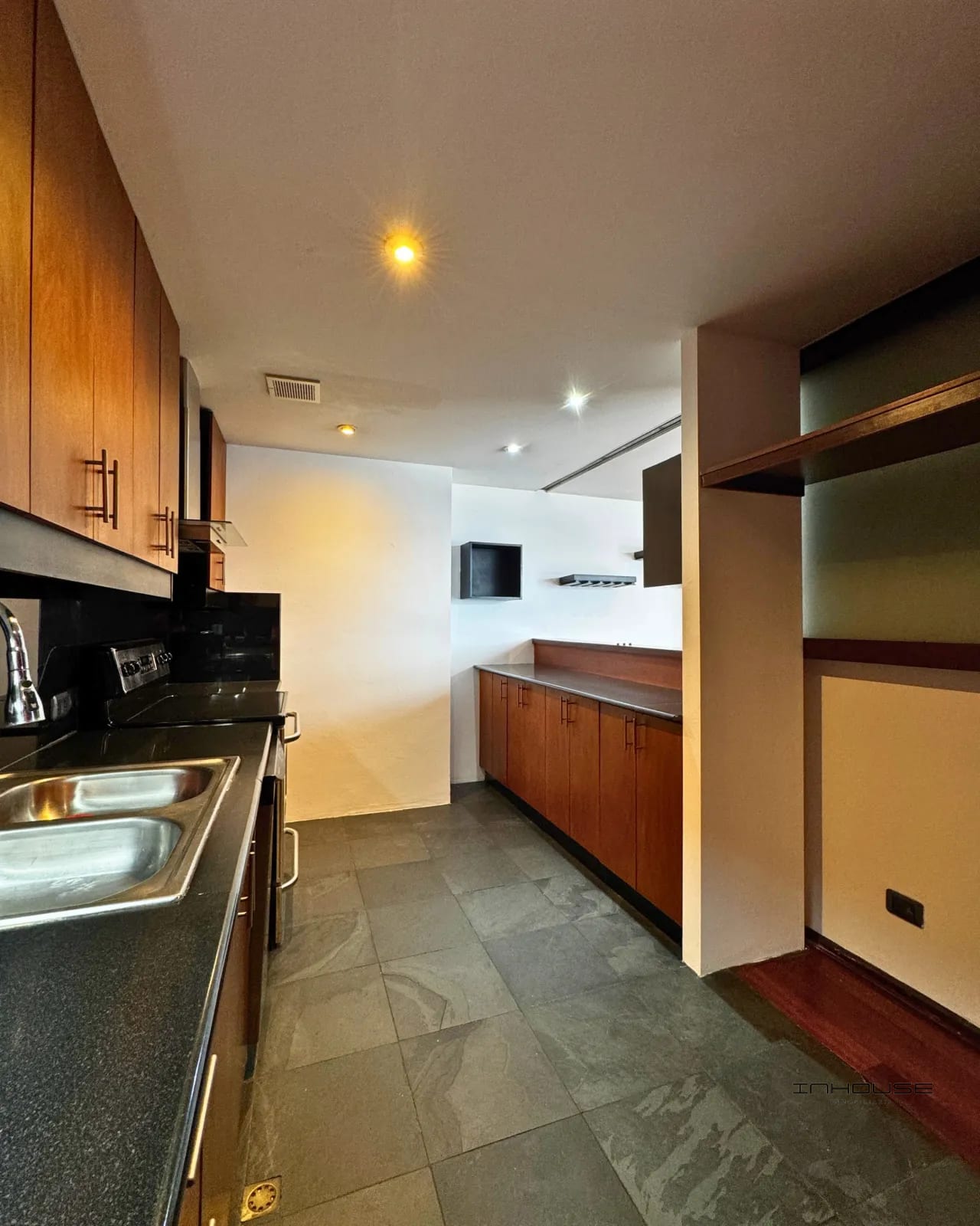 APARTAMENTO EN RENTA EN ZONA 13 AMUEBLADO — Apartamento en Alquiler en Torre Nova, Zona 13, Guatemala, Ciudad — foto 5 de 10