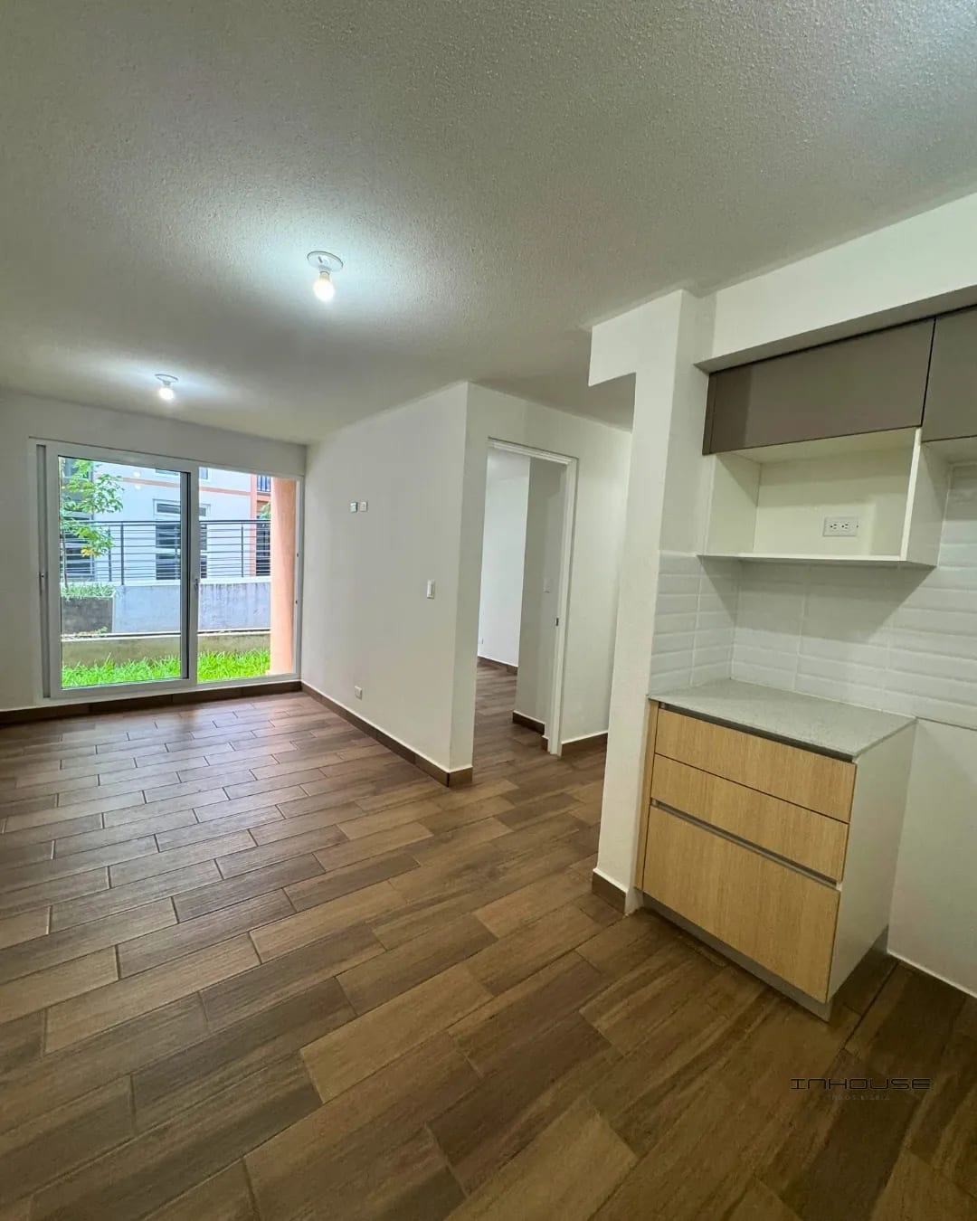 APARTAMENTO EN VENTA ZONA 16 EN PRIMER NIVEL CON JARDIN — Apartamento en Venta en Lares 16, Zona 16, Guatemala, Ciudad — foto 1 de 10