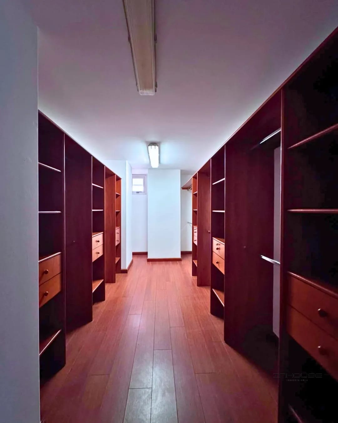 APARTAMENTO EN RENTA ZONA 14 CON BALCON — Apartamento en Alquiler en Marqués del Valle, Zona 14, Guatemala, Ciudad — foto 4 de 10