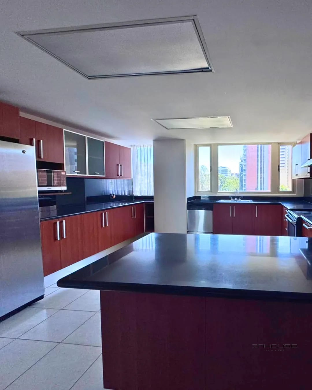 APARTAMENTO EN RENTA ZONA 14 CON BALCON — Apartamento en Alquiler en Marqués del Valle, Zona 14, Guatemala, Ciudad — foto 1 de 10