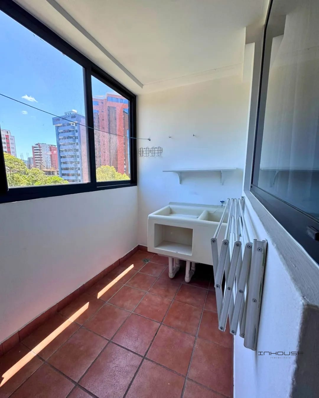 APARTAMENTO EN RENTA ZONA 14 CON BALCON — Apartamento en Alquiler en Marqués del Valle, Zona 14, Guatemala, Ciudad — foto 7 de 10