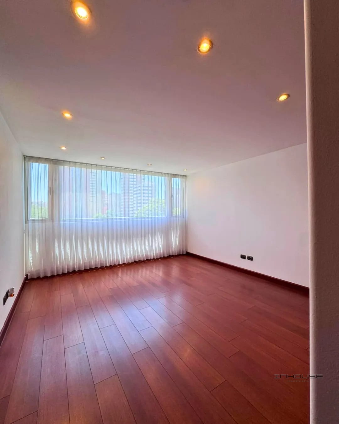 APARTAMENTO EN RENTA ZONA 14 CON BALCON — Apartamento en Alquiler en Marqués del Valle, Zona 14, Guatemala, Ciudad — foto 8 de 10