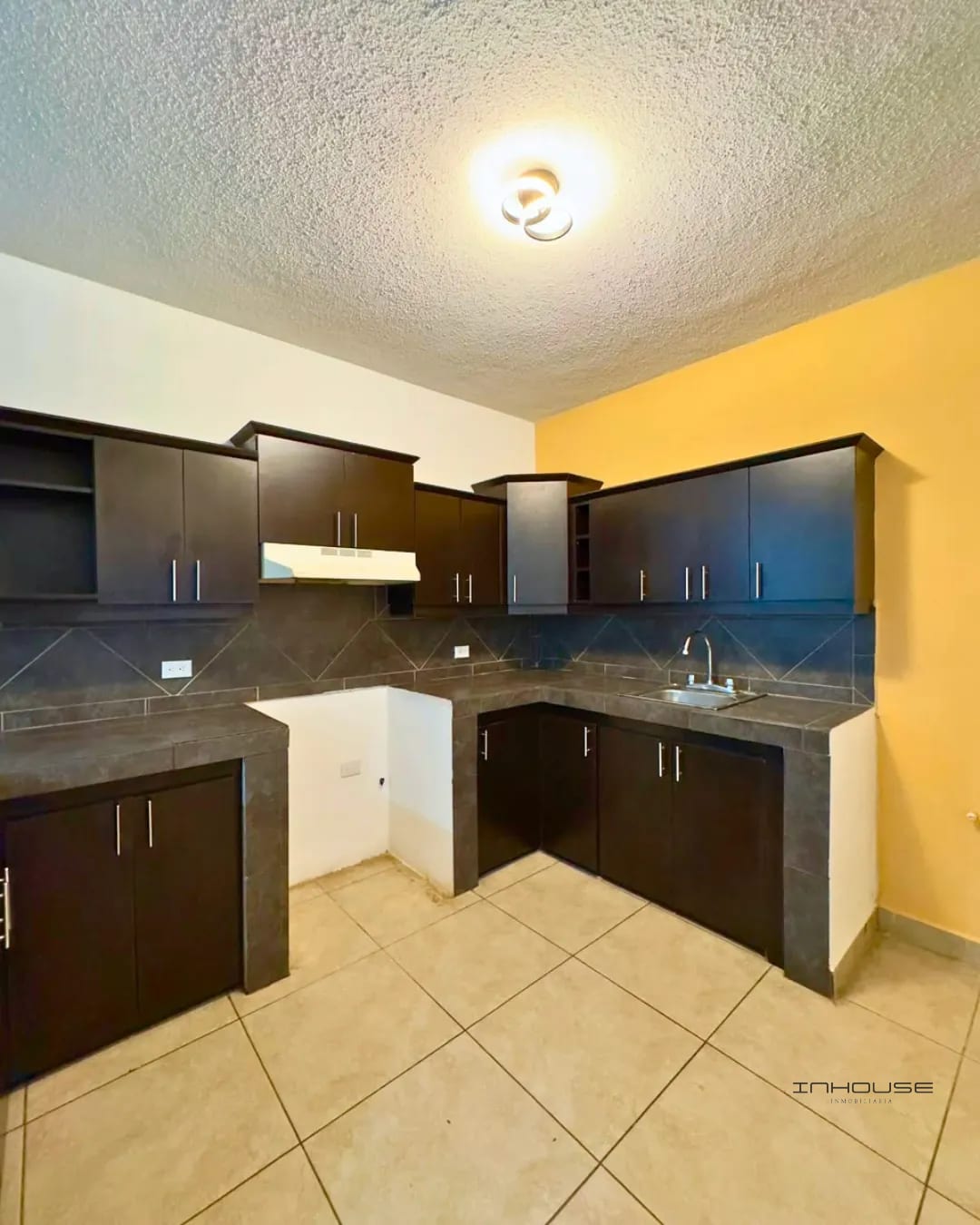 Apartamento en Renta Zona 16, Hacienda Real Sector 4 — Apartamento en Alquiler en Hacienda Real, Zona 16, Guatemala, Ciudad — foto 1 de 9