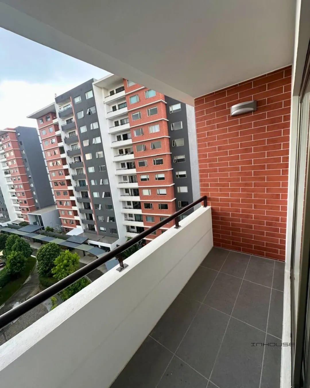 Apartamento en Renta en Zona 14 con Balcón — Apartamento en Alquiler en Segheria, Zona 14, Guatemala, Ciudad — foto 5 de 12