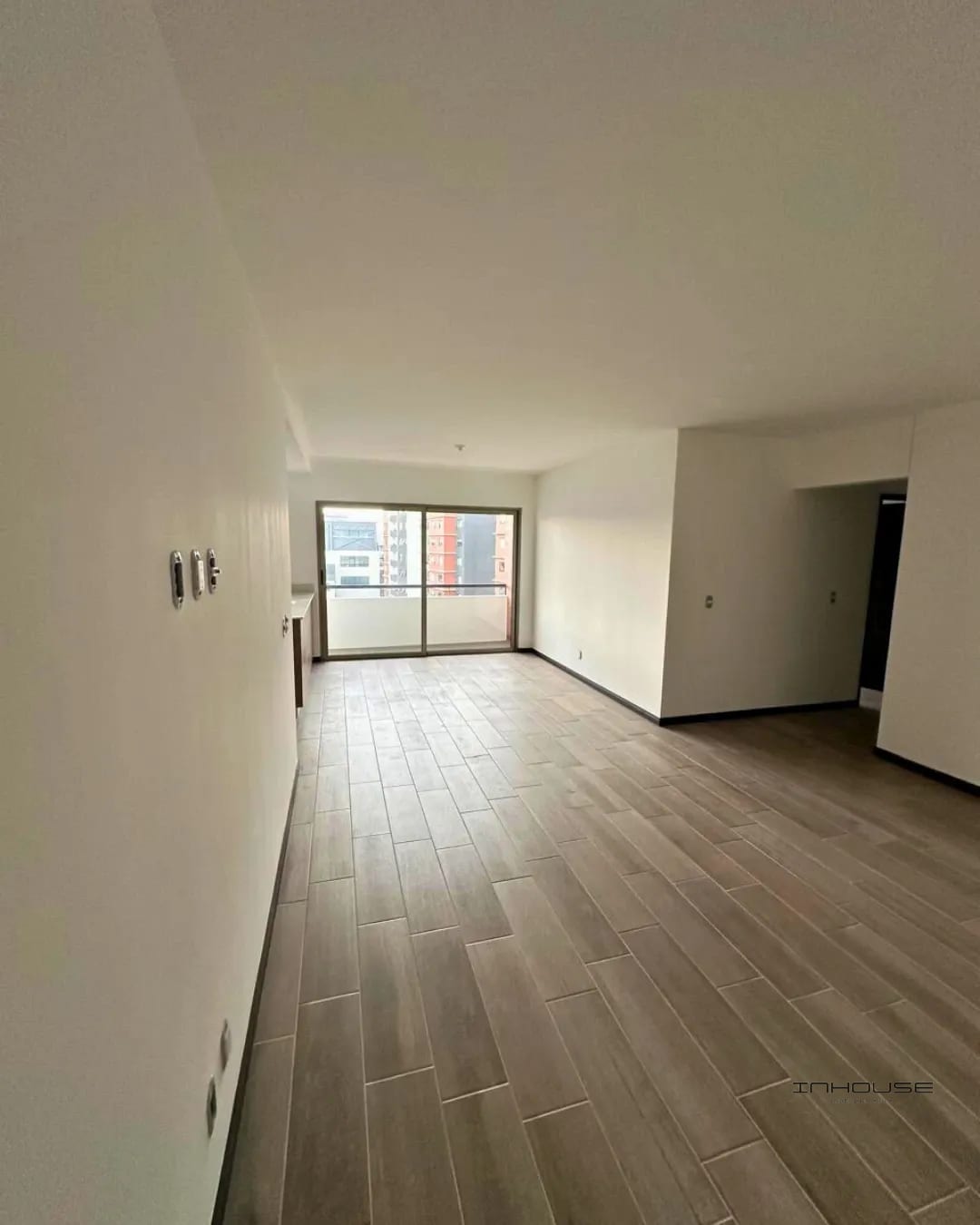 Apartamento en Renta en Zona 14 con Balcón — Apartamento en Alquiler en Segheria, Zona 14, Guatemala, Ciudad — foto 4 de 12