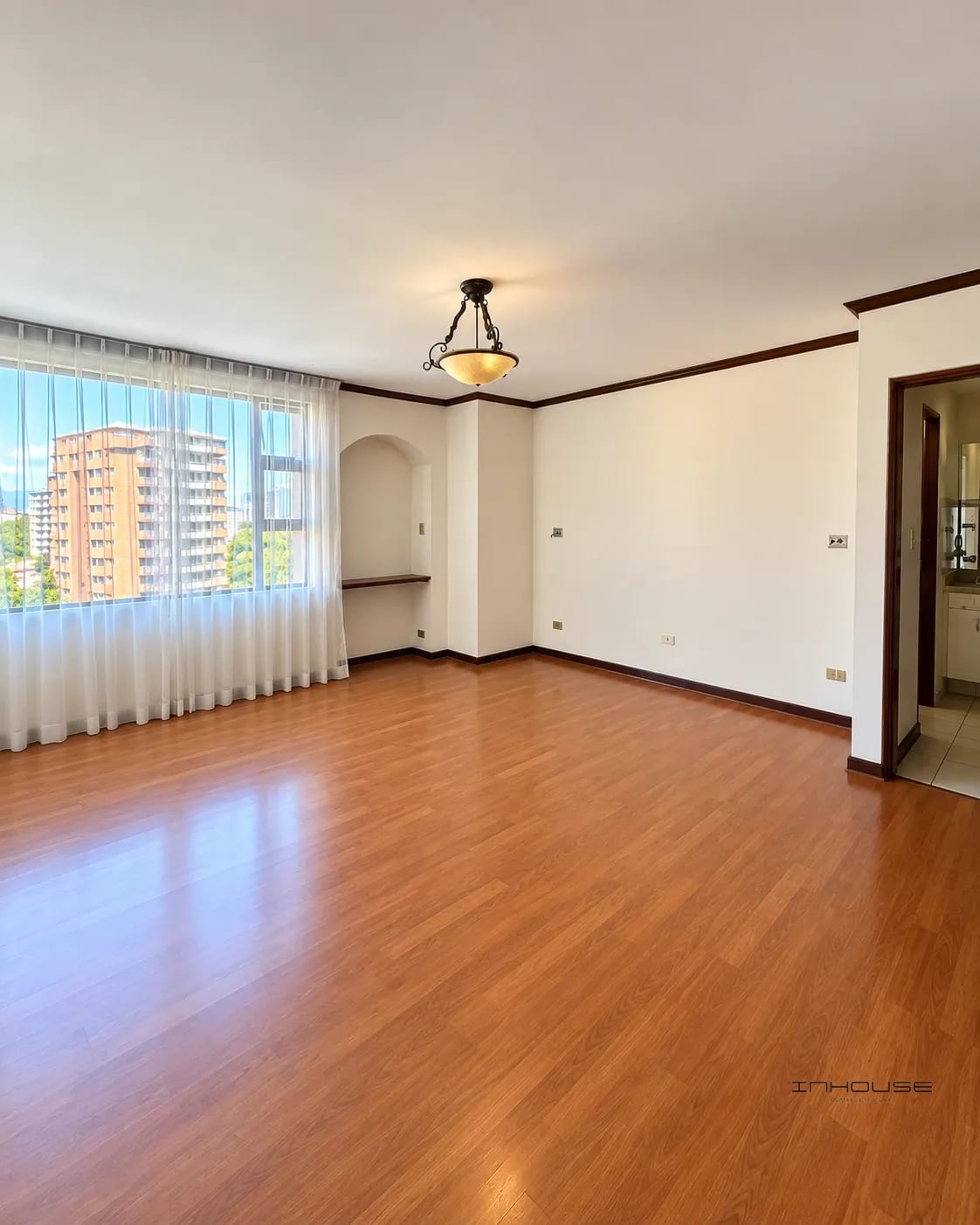 Apartamento en Renta Zona 10 en Nivel Alto — Apartamento en Alquiler en Torre Castelar, Zona 10, Guatemala, Ciudad — foto 3 de 10