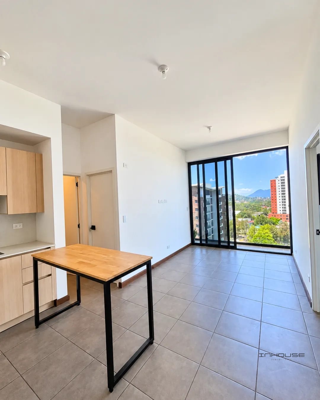 Apartamento en Venta Zona 15 Nivel Alto con Balcón — Apartamento en Venta en Quince Esquina, Zona 15, Guatemala, Ciudad — foto 1 de 12