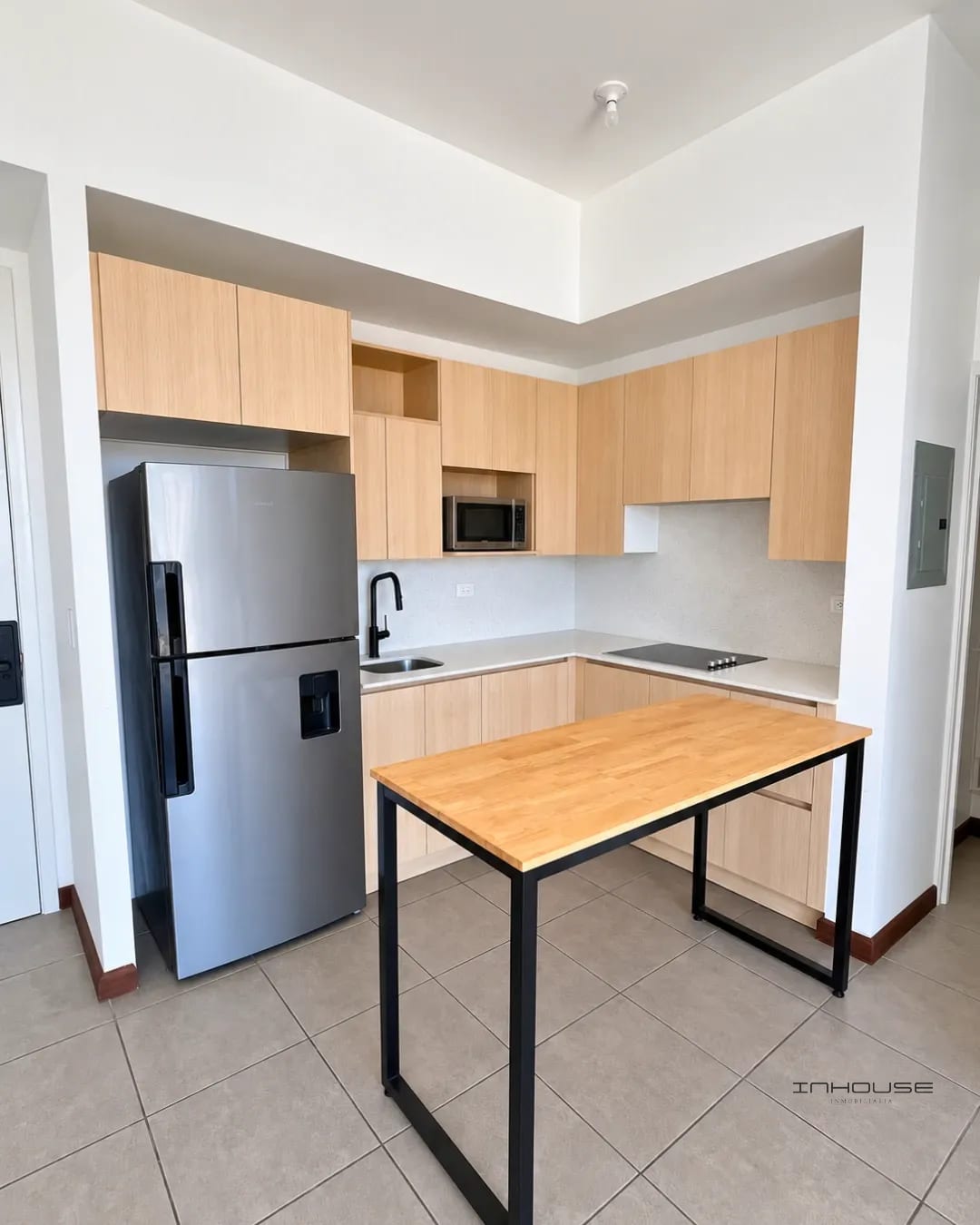 Apartamento en Venta Zona 15 Nivel Alto con Balcón — Apartamento en Venta en Quince Esquina, Zona 15, Guatemala, Ciudad — foto 2 de 12