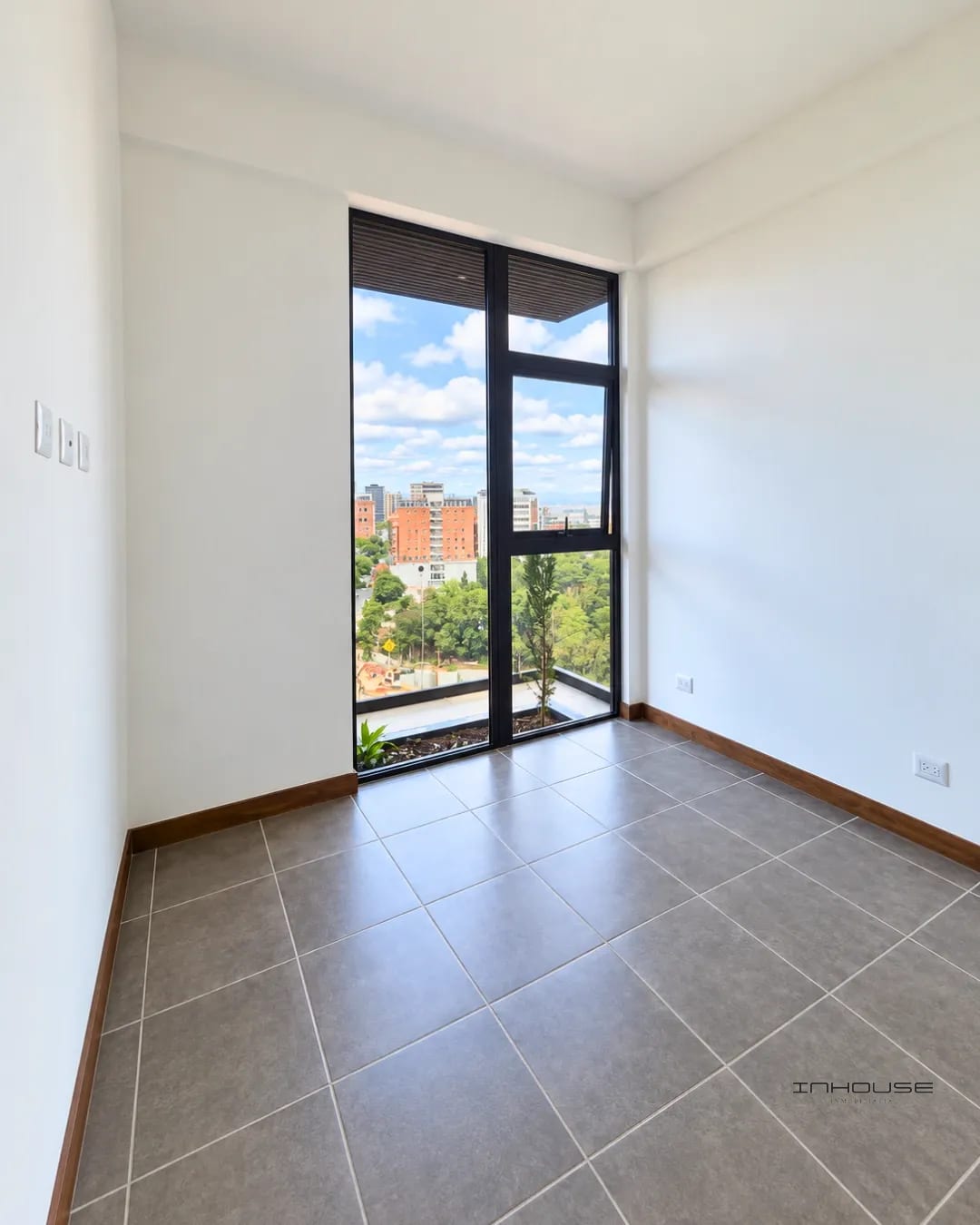 Apartamento en Venta Zona 15 Nivel Alto con Balcón — Apartamento en Venta en Quince Esquina, Zona 15, Guatemala, Ciudad — foto 5 de 12