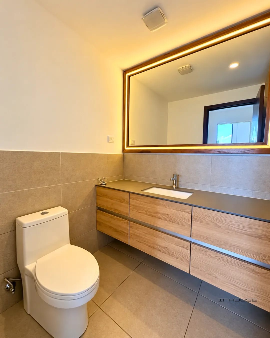 Apartamento en Venta Zona 10 Semiamueblado Nivel Alto — Apartamento en Venta en Mira, Zona 10, Guatemala, Ciudad — foto 3 de 10