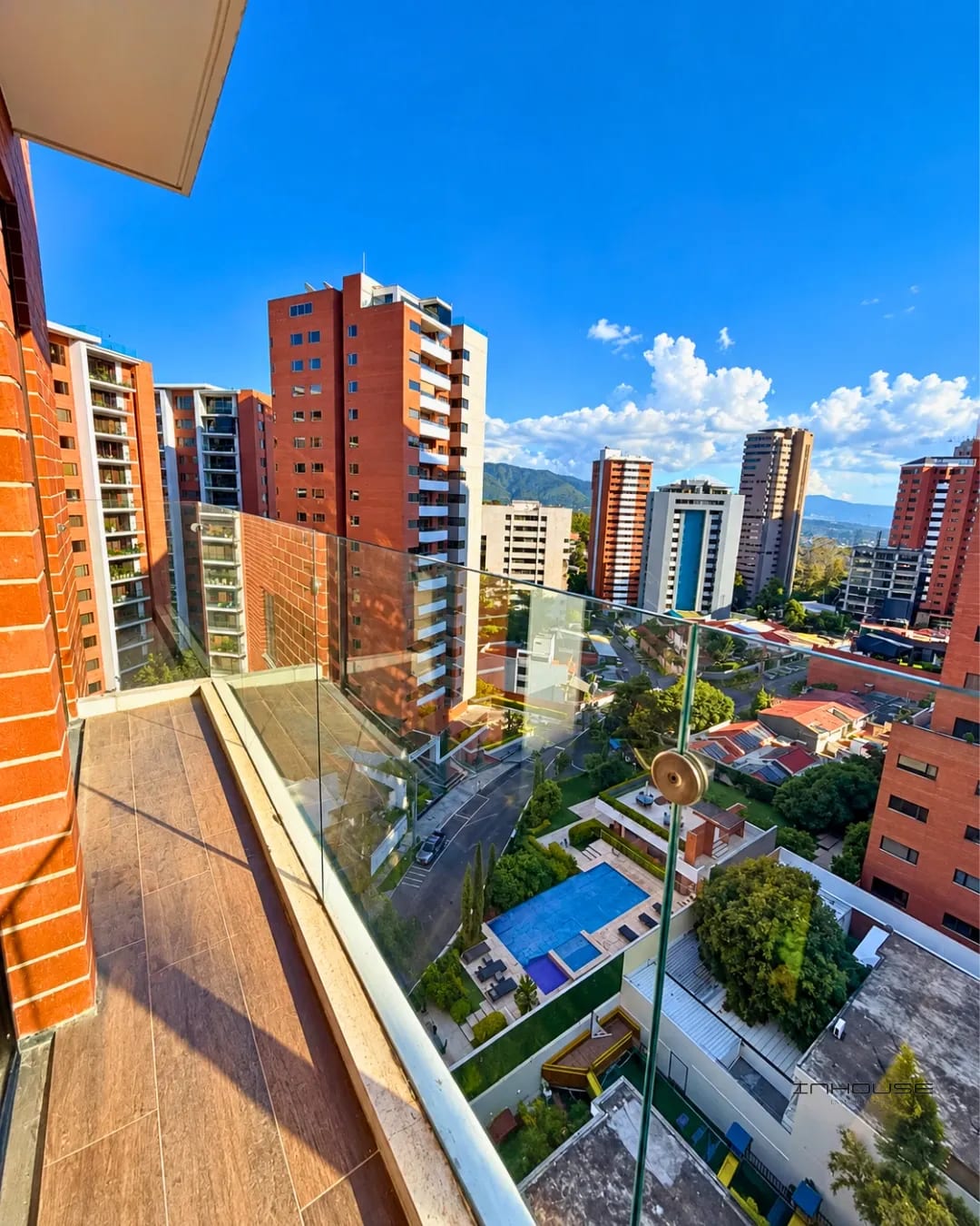 Apartamento en Venta en Zona 14 Amueblado en Nivel Alto — Apartamento en Venta en Casa Roble, Zona 14, Guatemala, Ciudad — foto 7 de 10