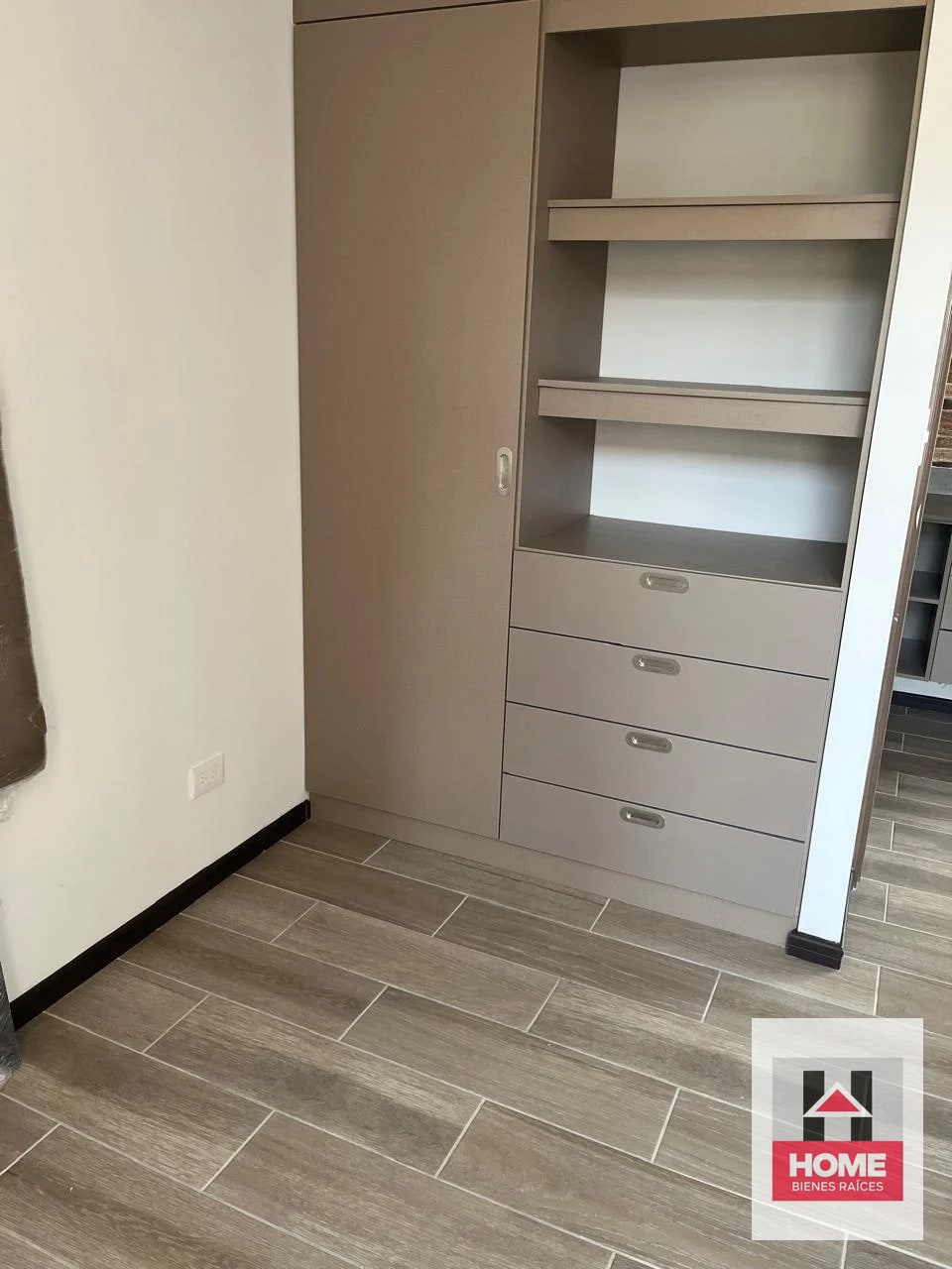 CERCA OAKLAND MALL APARTAMENTO EN VENTA ZONA 10 — Apartamento en Venta en Biko, Zona 10, Guatemala, Ciudad — foto 1 de 12