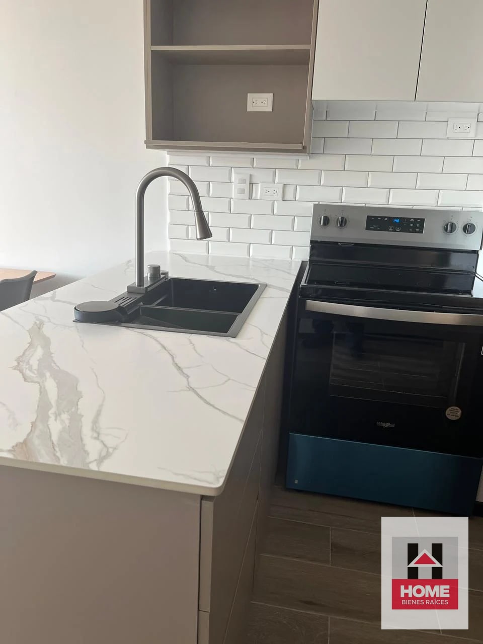 CERCA OAKLAND MALL APARTAMENTO EN VENTA ZONA 10 — Apartamento en Venta en Biko, Zona 10, Guatemala, Ciudad — foto 10 de 12