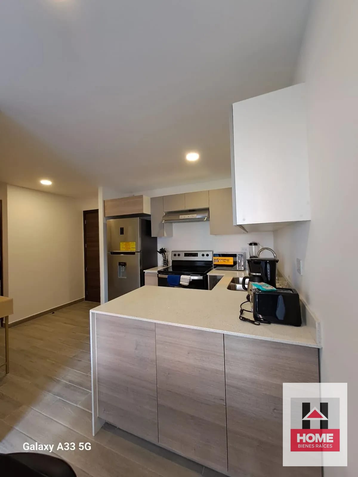 Apartamento en Renta Zona 10 Buena Ubicacion Todos los Servicios — Apartamento en Alquiler en Parque 10, Zona 10, Guatemala, Ciudad — foto 8 de 12