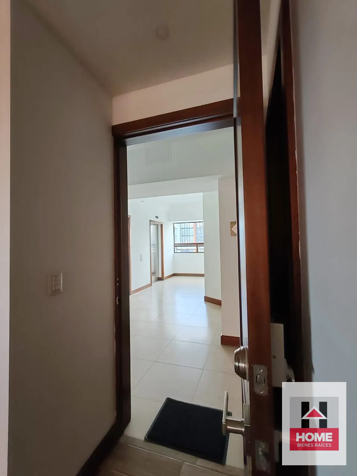 Practico Apartamento Cerca de Todo Z.10 — Apartamento en Alquiler en Salvattore, Zona 10, Guatemala, Ciudad — foto 6 de 12