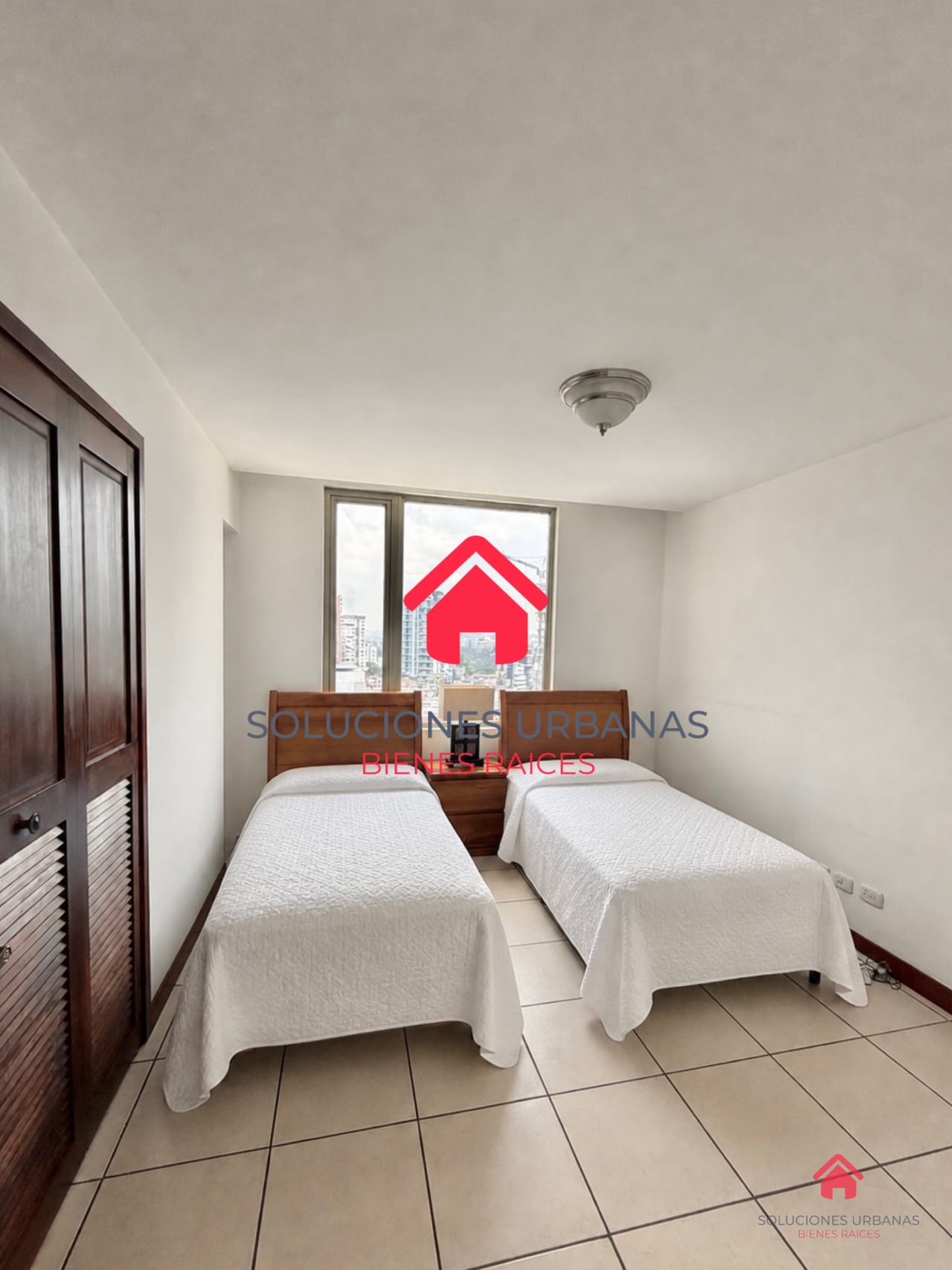 APARTAMENTO AMUEBLADO CON CUARTO DE SERVICIO — Apartamento en Alquiler en Jardines del Acueducto, Zona 10, Guatemala, Ciudad — foto 5 de 6