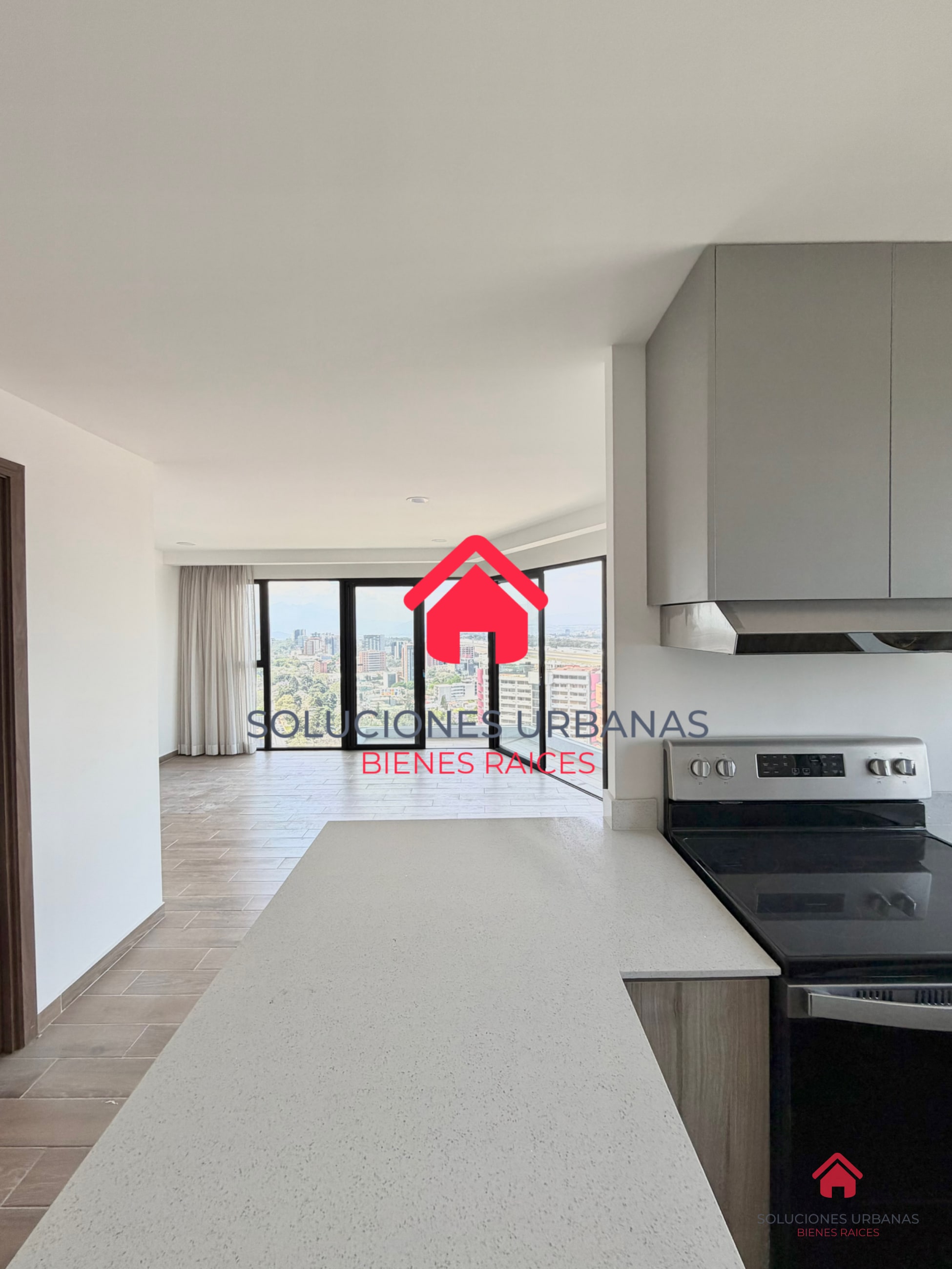 APARTAMENTO CON ESPECTACULAR VISTA Y CUARTO DE SERVICIO ZONA 14 - 1