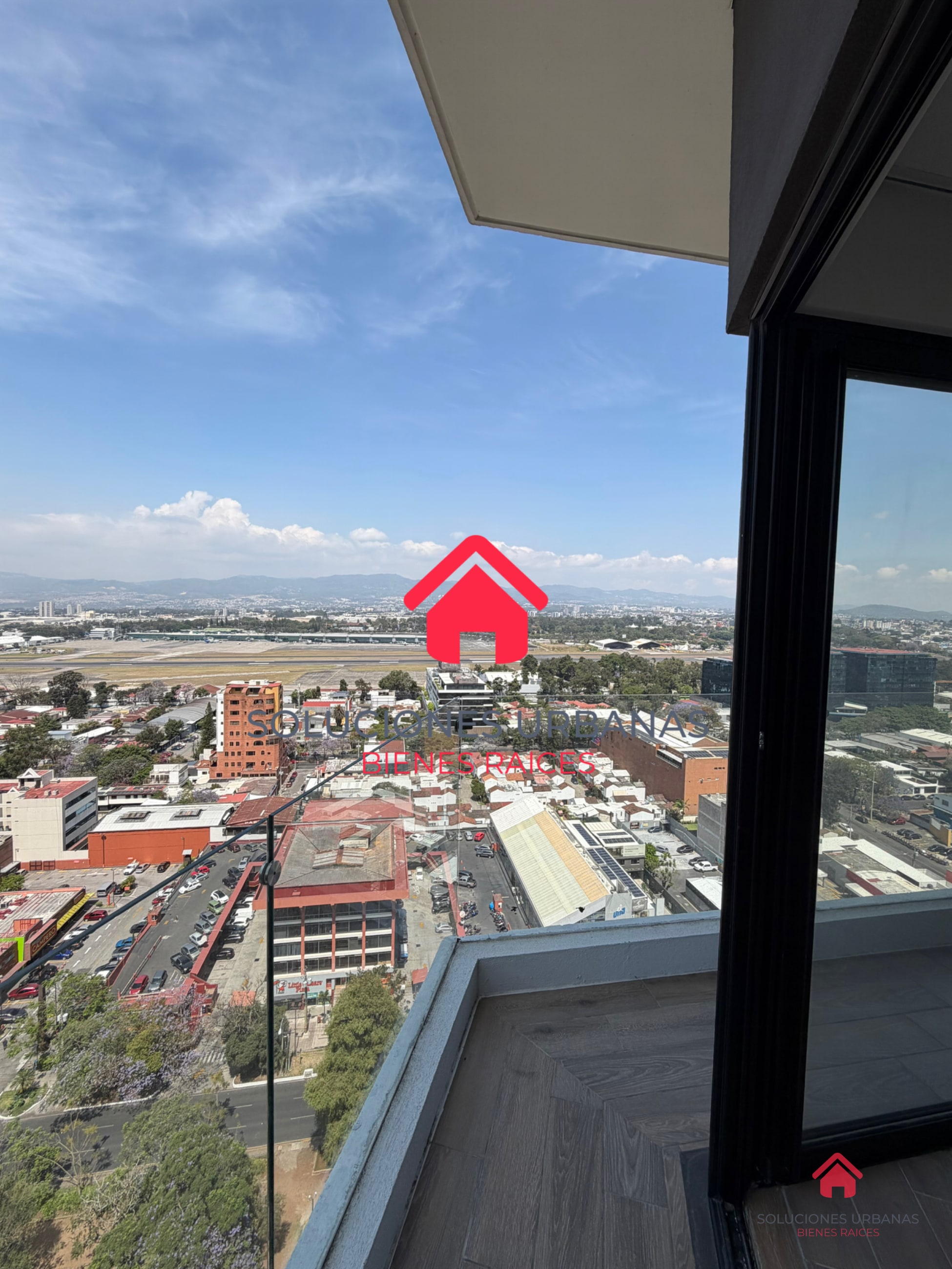 APARTAMENTO CON ESPECTACULAR VISTA Y CUARTO DE SERVICIO ZONA 14 - 3