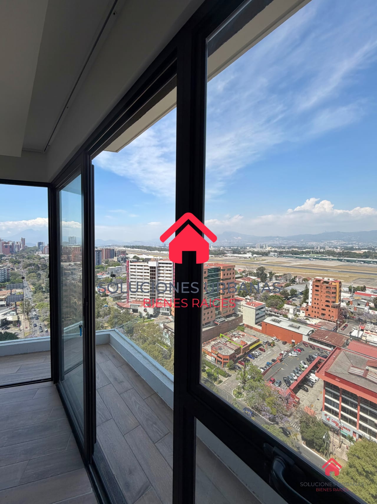 APARTAMENTO CON ESPECTACULAR VISTA Y CUARTO DE SERVICIO ZONA 14 — Apartamento en Alquiler en Parque 14, Zona 14, Guatemala, Ciudad — foto 4 de 9