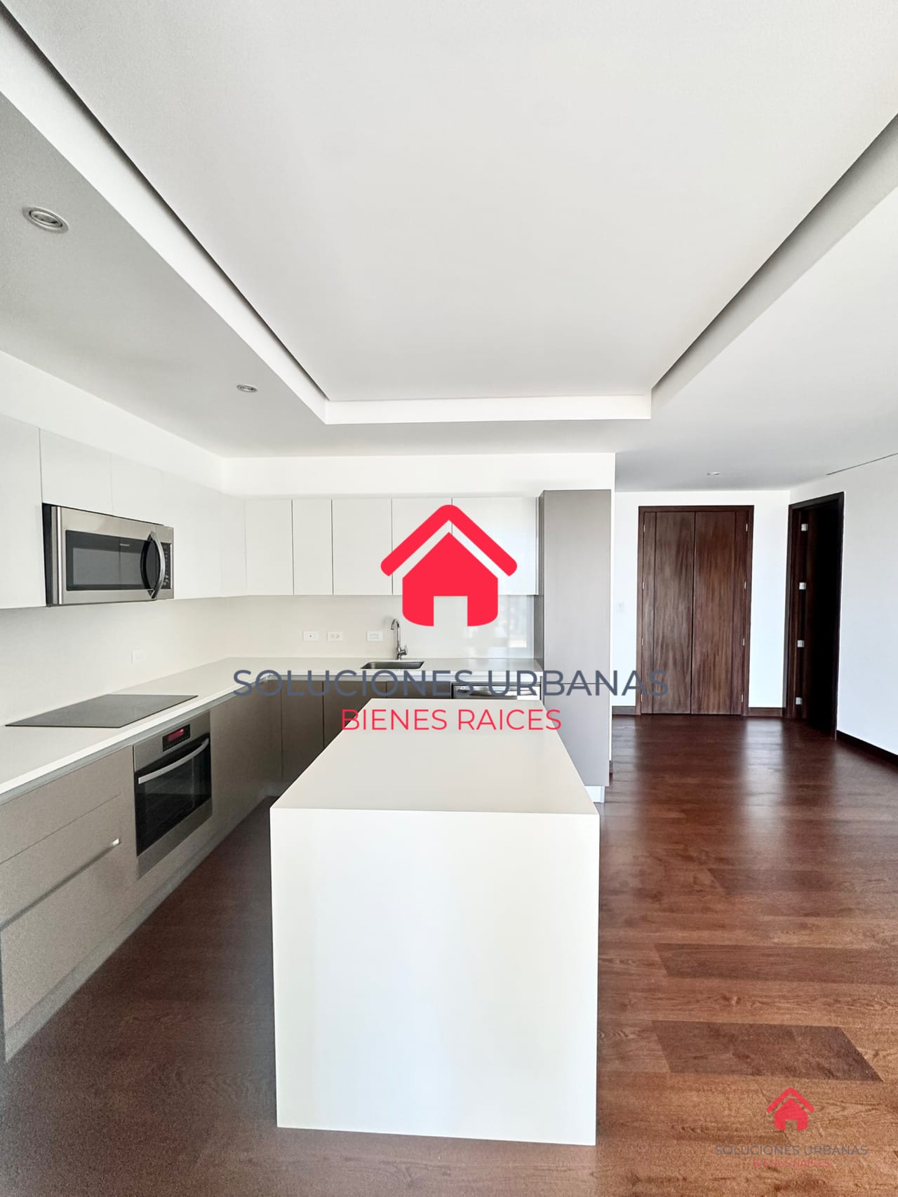 LINDO APARTAMENTO CON SALA FAMILIAR — Apartamento en Alquiler en Vasanta, Zona 10, Guatemala, Ciudad — foto 1 de 8