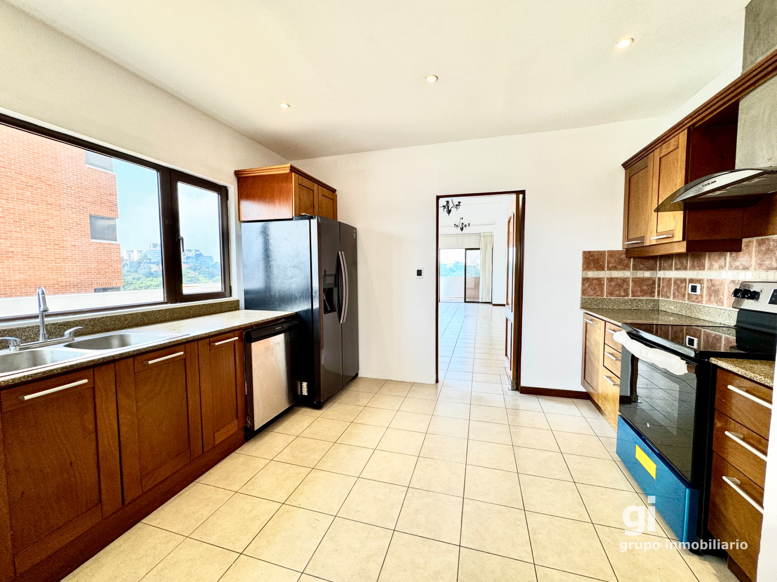 Apartamento en alquiler para quienes valoran los espacios abiertos y las vistas aseguradas - 2