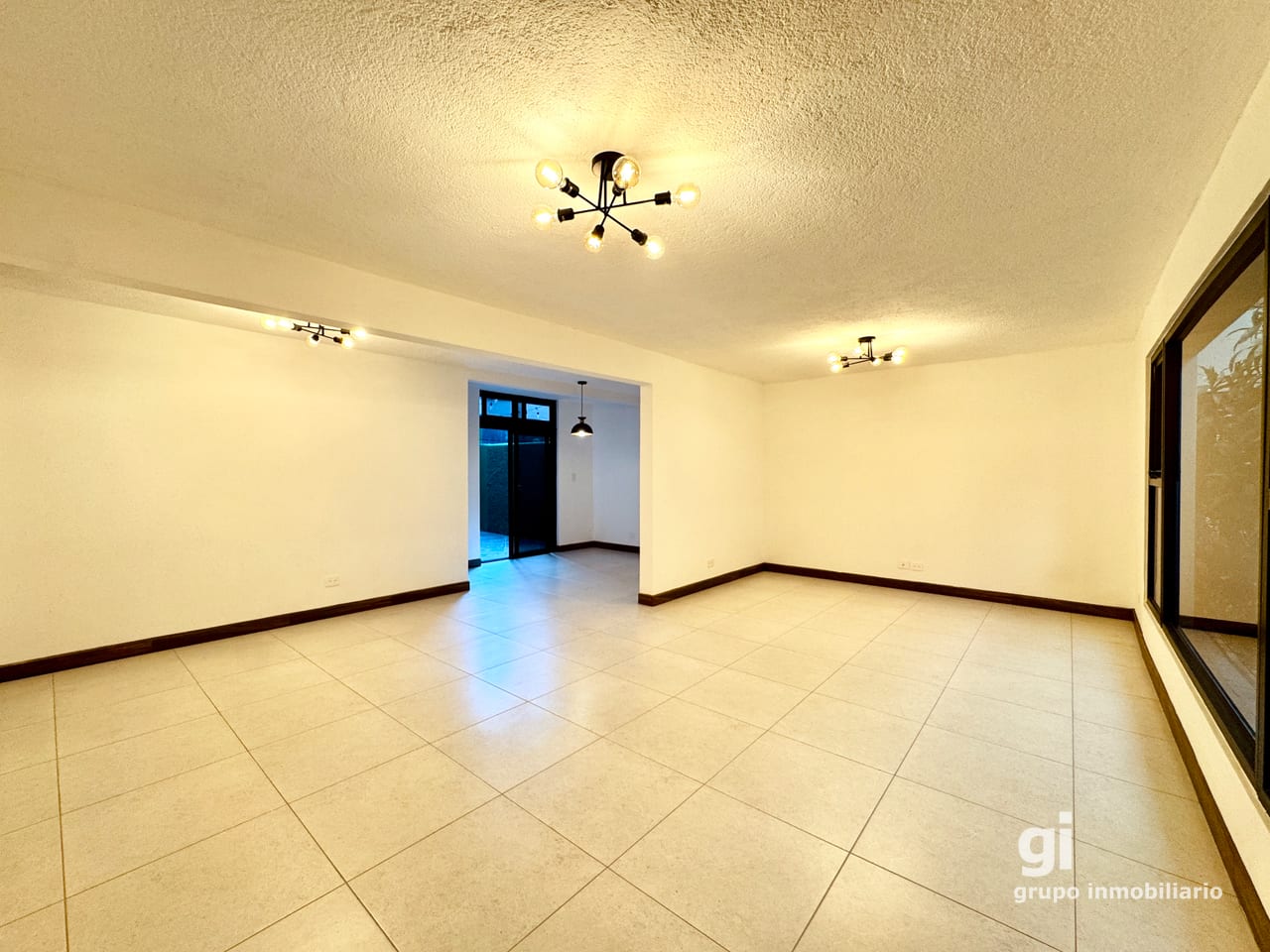 Apartamento Remodelado en Renta en Zona 10 | Excelente Ubicación — Apartamento en Alquiler en Zona 10, Guatemala, Ciudad — foto 5 de 12