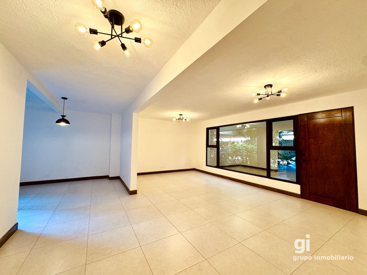 Apartamento Remodelado en Renta en Zona 10 | Excelente Ubicación — Apartamento en Alquiler en Zona 10, Guatemala, Ciudad — foto 1 de 12