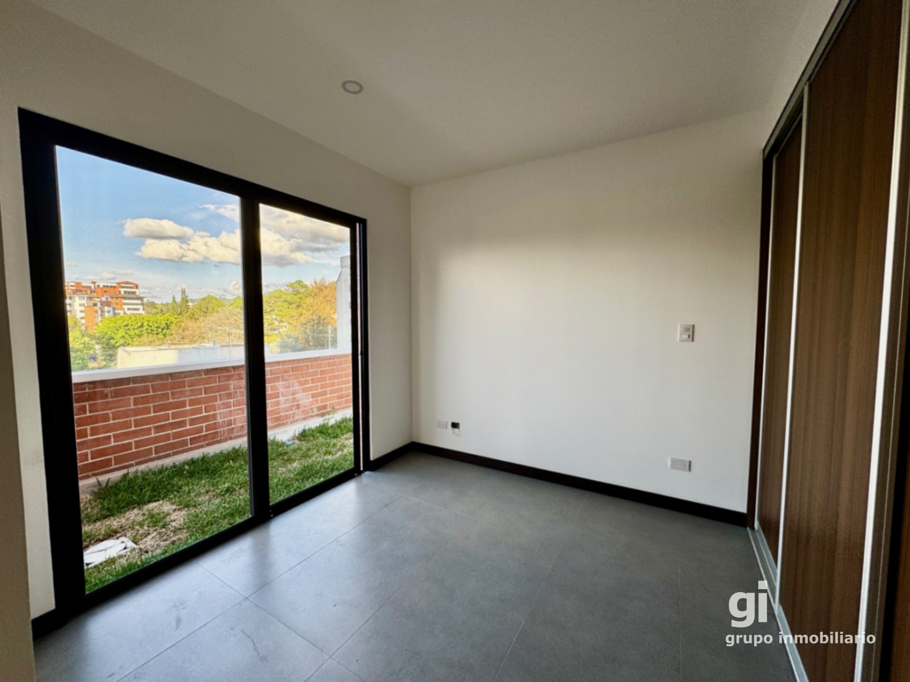 En alquiler, apartamento con jardín y vista en zona 15, 3 dormitorios — Apartamento en Alquiler en Zona 15, Guatemala, Ciudad — foto 8 de 13
