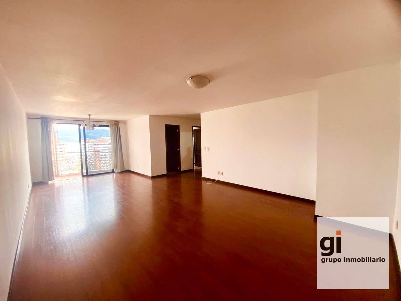 Apartamento en Venta en Zona 14 con Excelente Ubicación - Image 2