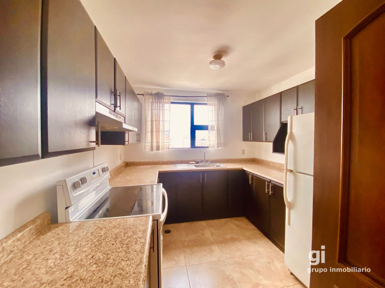 Apartamento en Venta en Zona 14 con Excelente Ubicación — Apartamento en Venta en Zona 14, Guatemala, Ciudad — foto 3 de 7