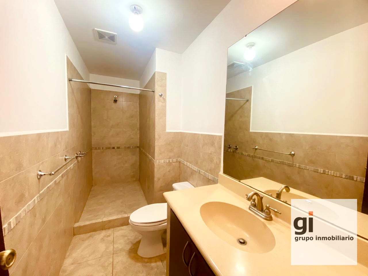 Apartamento en Venta en Zona 14 con Excelente Ubicación - Image 4