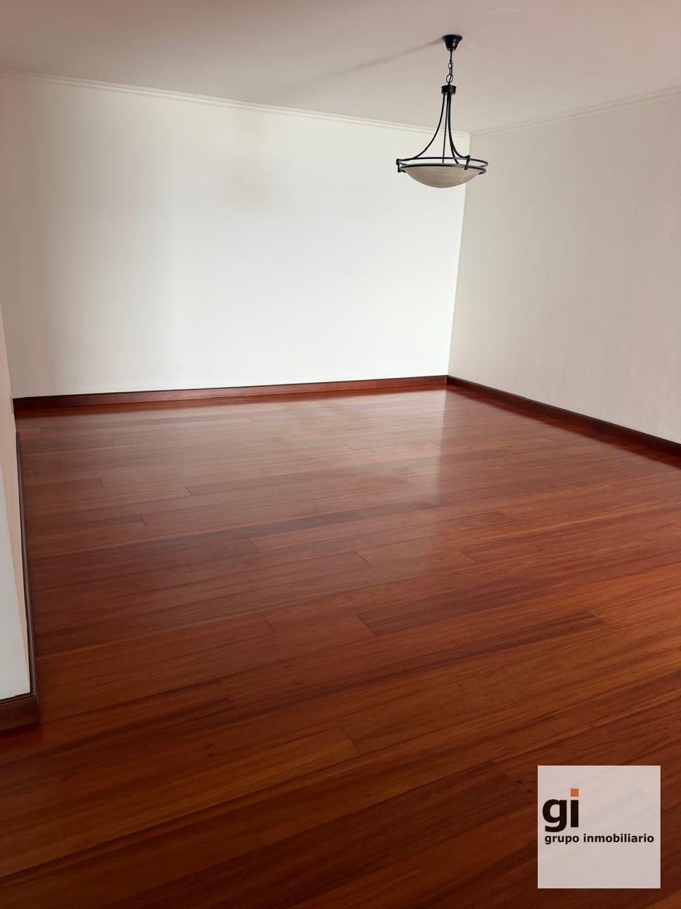 Amplio apartamento zona 14 — Apartamento en Alquiler en Zona 14, Guatemala, Ciudad — foto 3 de 13