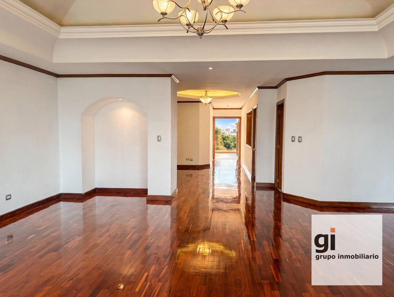 Apartamento de 4 dormitorios amplio en venta en zona 10 — Apartamento en Venta en Zona 10, Guatemala, Ciudad — foto 2 de 7