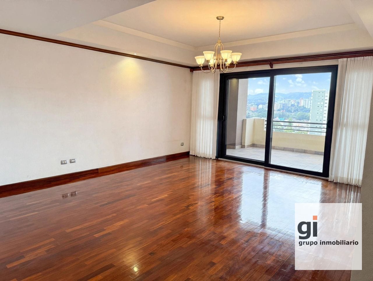 Apartamento de 4 dormitorios amplio en venta en zona 10 — Apartamento en Venta en Zona 10, Guatemala, Ciudad — foto 3 de 7