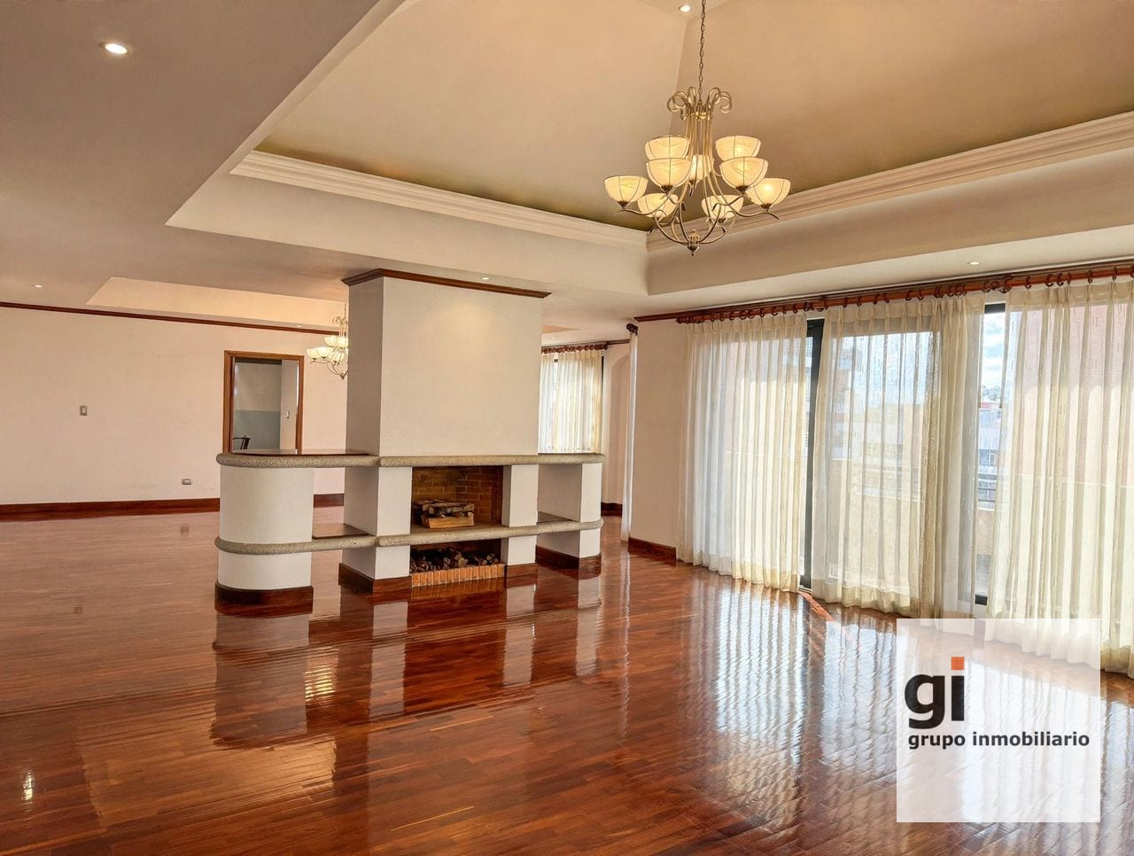Apartamento de 4 dormitorios amplio en venta en zona 10 — Apartamento en Venta en Zona 10, Guatemala, Ciudad — foto 1 de 7
