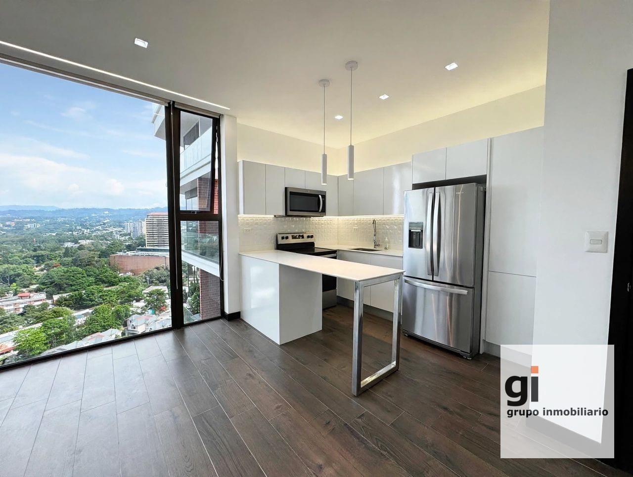 Apartamento de 2 dormitorios en alquiler sobre Diagonal 6, zona 10 — Apartamento en Alquiler en Zona 10, Guatemala, Ciudad — foto 3 de 15