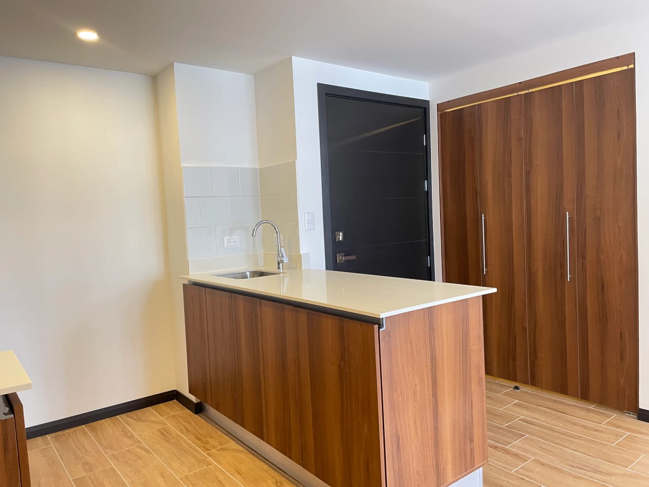 Apartamento Nuevo de 2 Habitaciones en zona 13 — Apartamento en Alquiler en Zona 13, Guatemala, Ciudad — foto 2 de 17