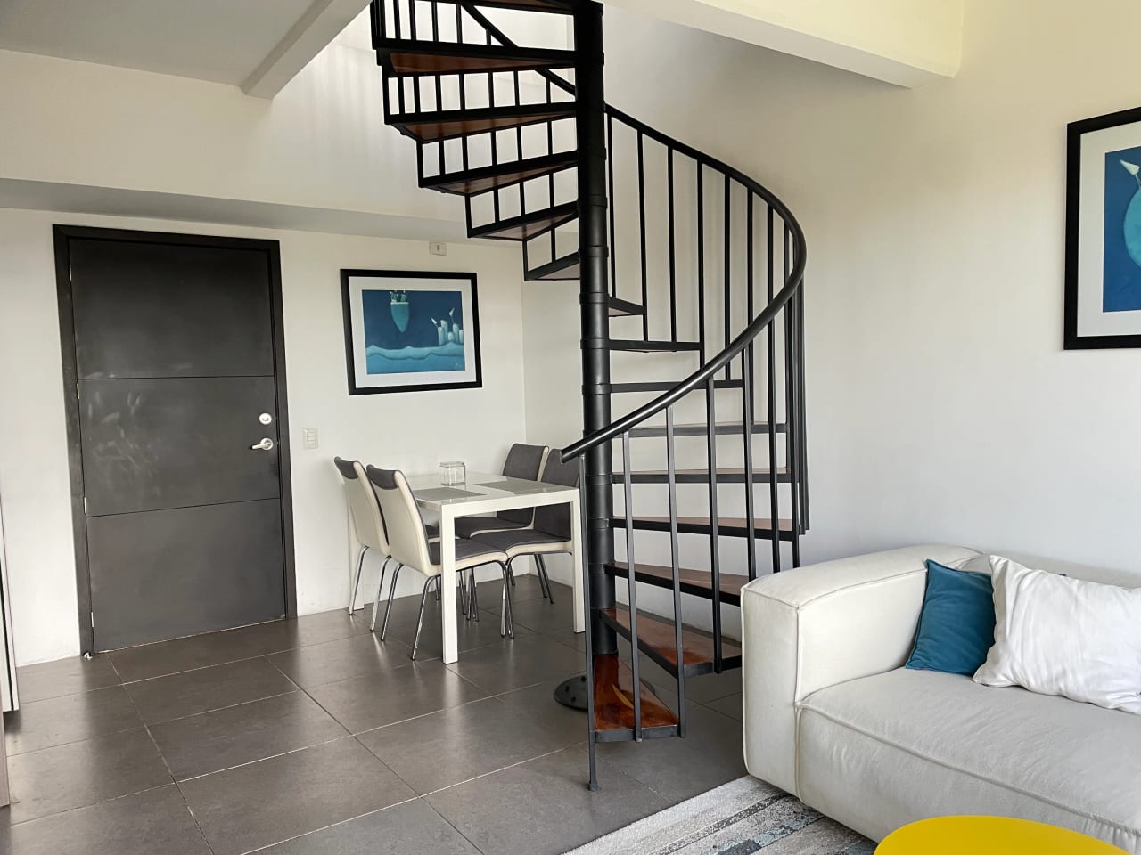 Lindo Loft Amueblado en zona 10 — Apartamento en Alquiler en Ciudad Vieja, Zona 10, Guatemala, Ciudad — foto 4 de 14