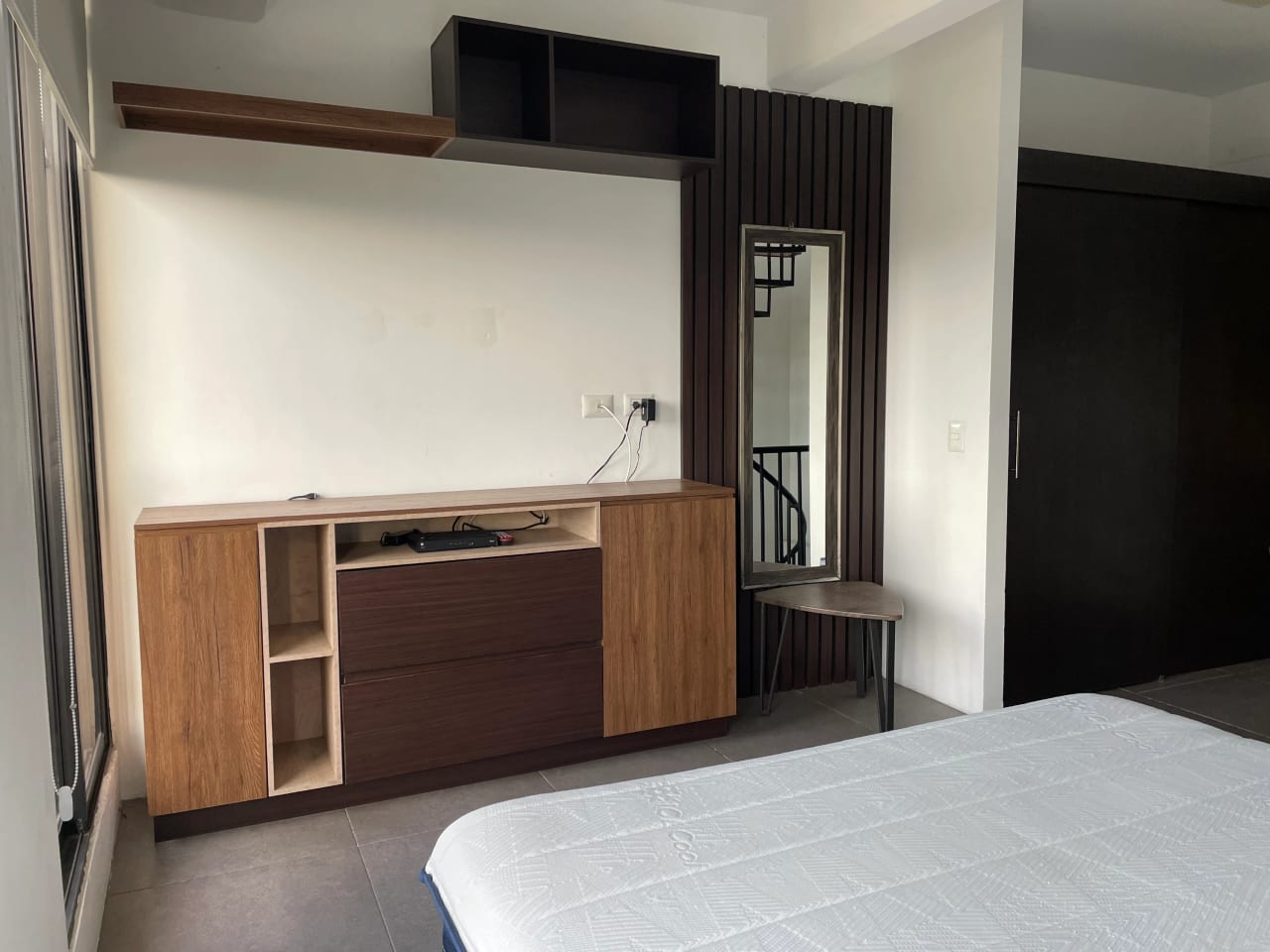 Lindo Loft Amueblado en zona 10 — Apartamento en Alquiler en Ciudad Vieja, Zona 10, Guatemala, Ciudad — foto 6 de 14