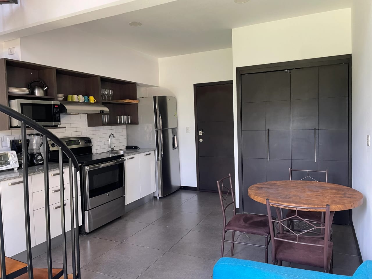 Apartamento Amueblado de 1 Habitación con Jardín — Apartamento en Alquiler en Ciudad Vieja, Zona 10, Guatemala, Ciudad — foto 6 de 14