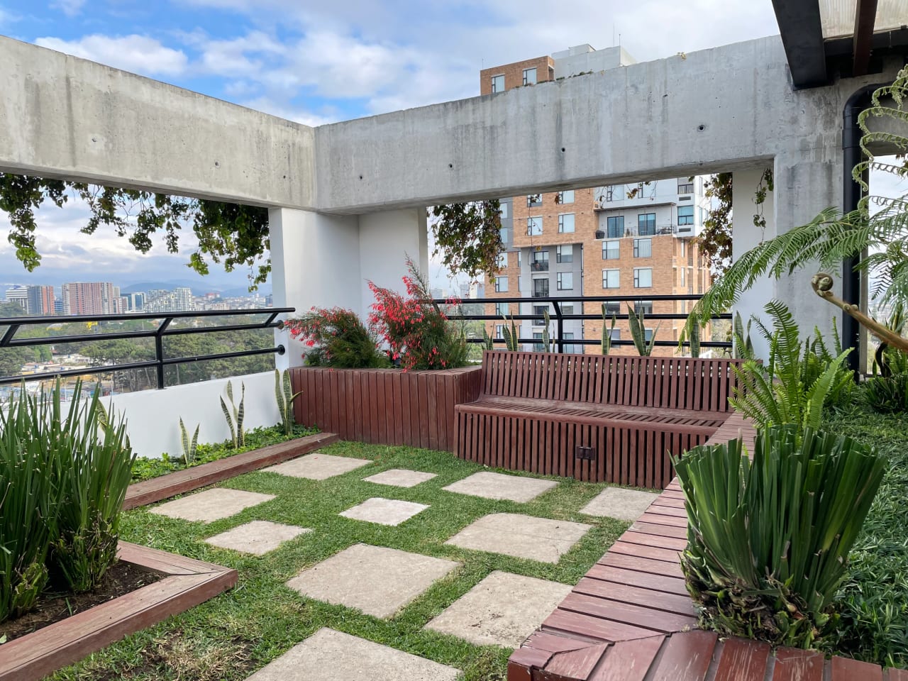 Apartamento Amueblado de 1 Habitación con Jardín — Apartamento en Alquiler en Ciudad Vieja, Zona 10, Guatemala, Ciudad — foto 13 de 14