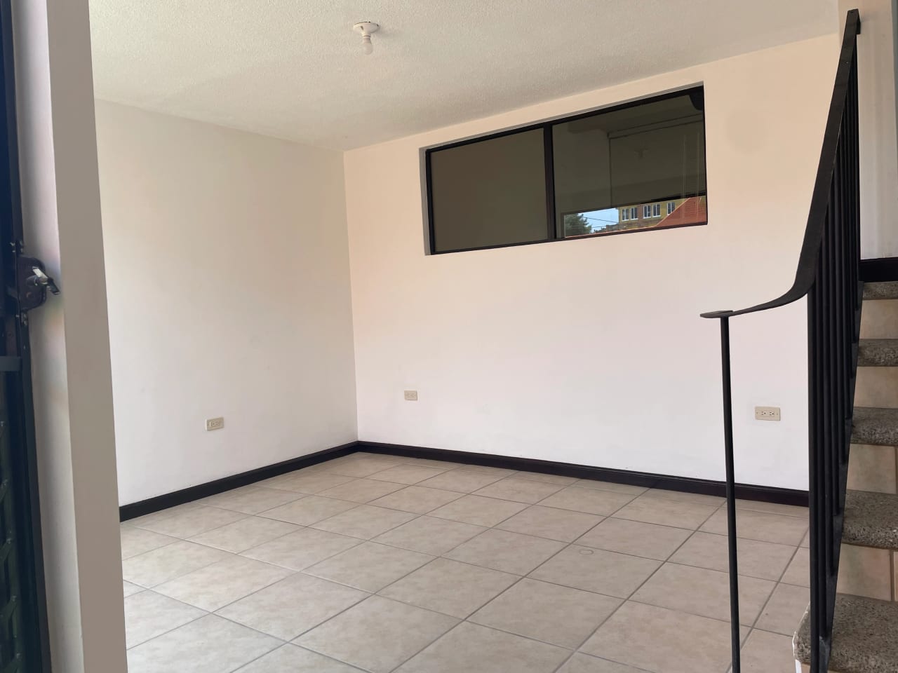 Alquilo Casa en Residencial Los Manantiales Km. 19 — Apartamento en Alquiler en Los Manantiales, Carretera a El Salvador, Guatemala, Ciudad — foto 5 de 16