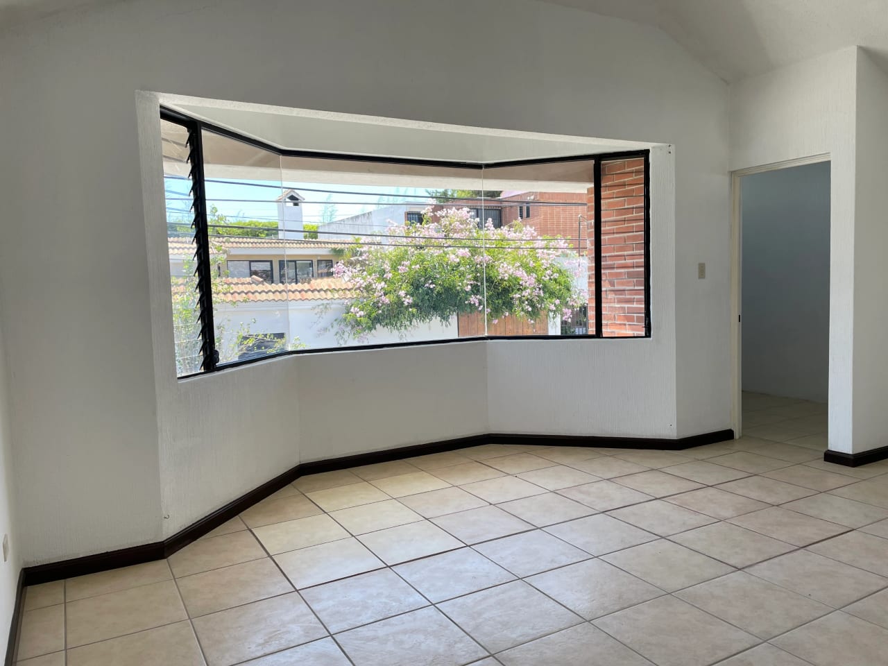 Alquilo Casa en Residencial Los Manantiales, km 19 a San José Pinula — Apartamento en Alquiler en Los Manantiales, Carretera a El Salvador, Guatemala, Ciudad — foto 9 de 16