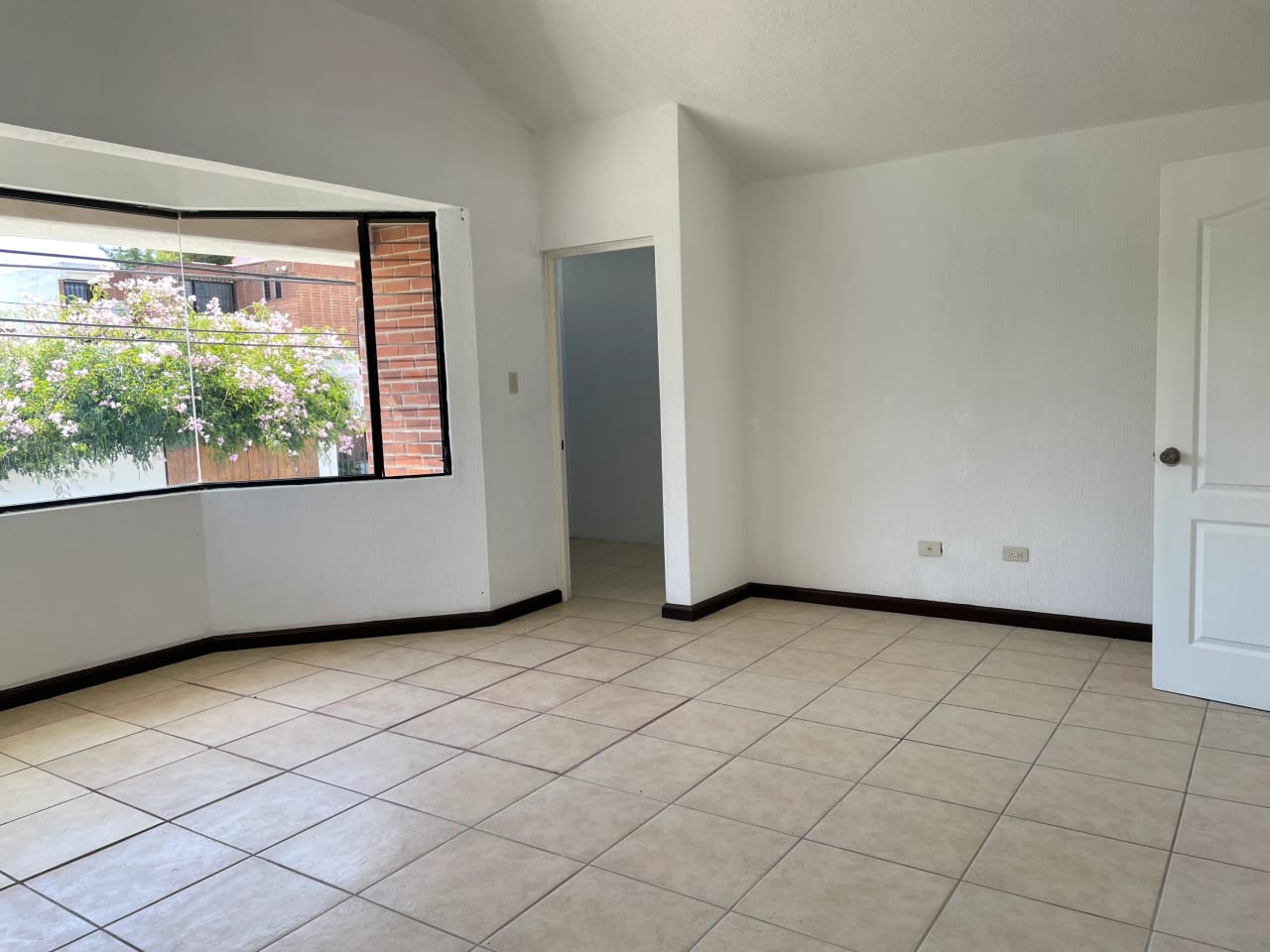 Alquilo Casa en Residencial Los Manantiales, km 19 a San José Pinula — Apartamento en Alquiler en Los Manantiales, Carretera a El Salvador, Guatemala, Ciudad — foto 10 de 16