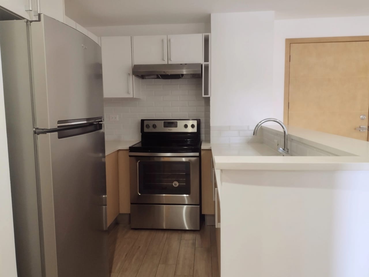 Apartamento de 2 Habitaciones en zona 10 — Apartamento en Alquiler en Zona 10, Guatemala, Ciudad — foto 5 de 17
