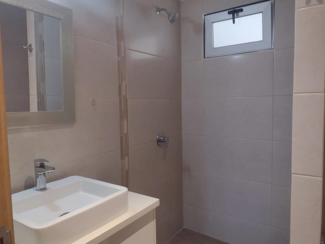 Apartamento de 2 Habitaciones en zona 10 Boulevard Los Próceres — Apartamento en Alquiler en Zona 10, Guatemala, Ciudad — foto 13 de 16