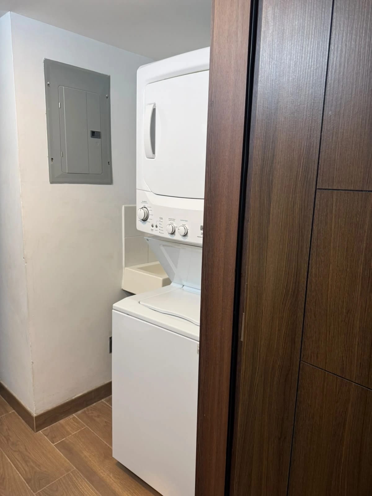 Apartamento de 1 Habitación Semi-amueblado en zona 2 — Apartamento en Alquiler en Zona 2, Guatemala, Ciudad — foto 10 de 14