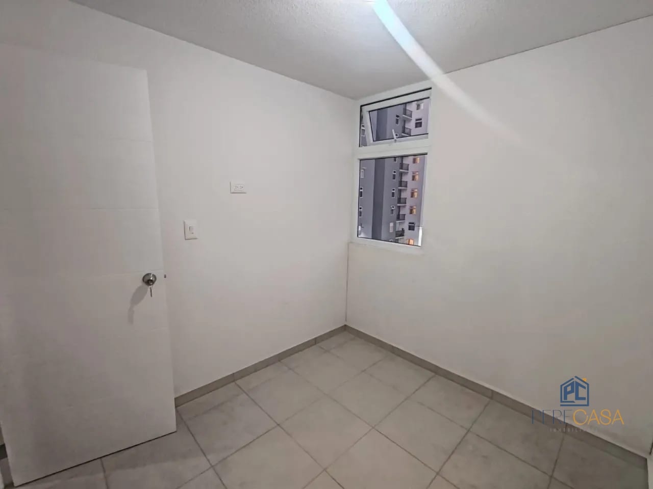 EXCELENTE APARTAMENTO EN VIAS DE SAN RAFAEL ZONA 18 — Apartamento en Alquiler en Zona 18, Guatemala, Ciudad — foto 3 de 9